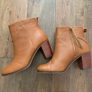 BRAND NEW TOMS BOOTIES
